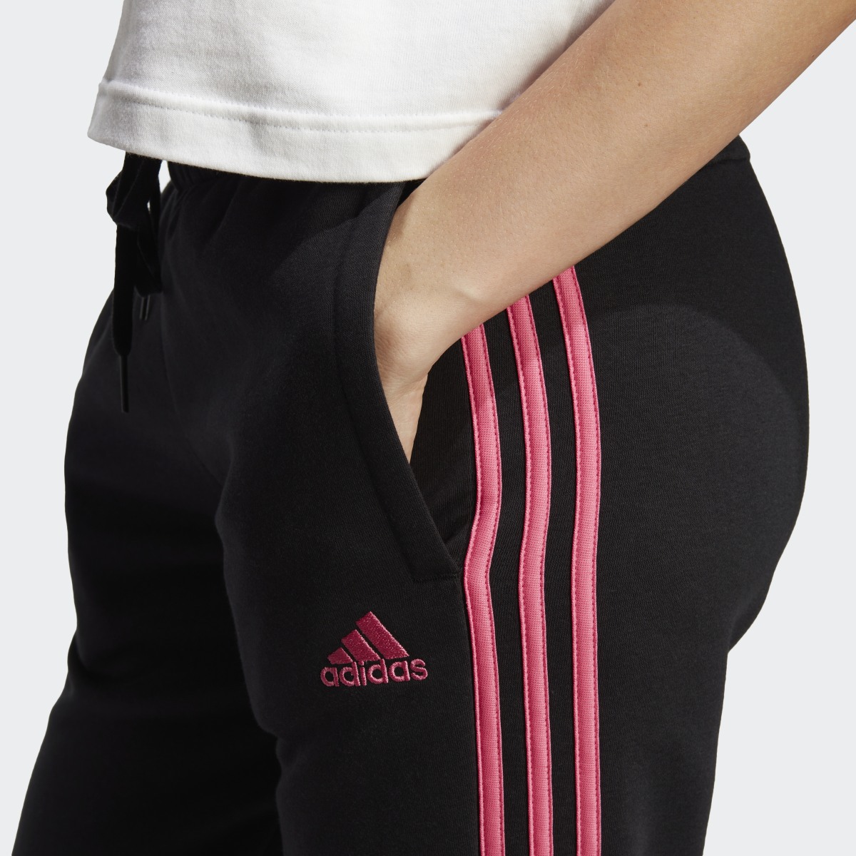 Adidas Calças em Fleece 3-Stripes Essentials. 5