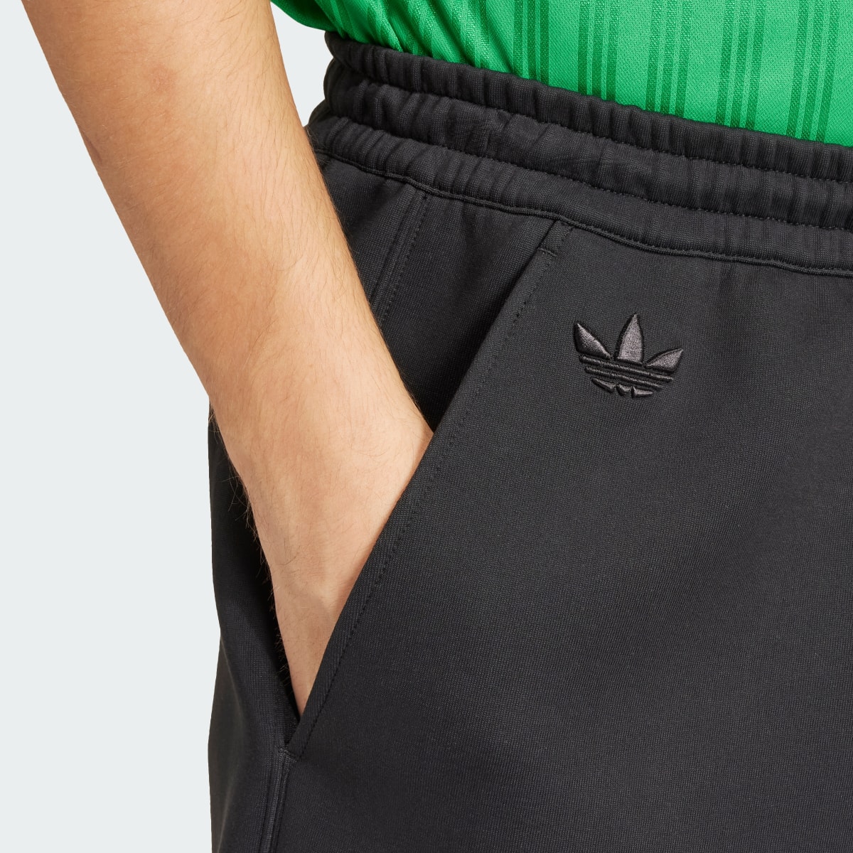 Adidas Shorts Street Neuclassic. 5