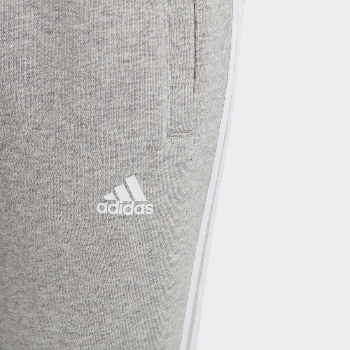 Adidas Pants Essentials 3 Franjas. 4