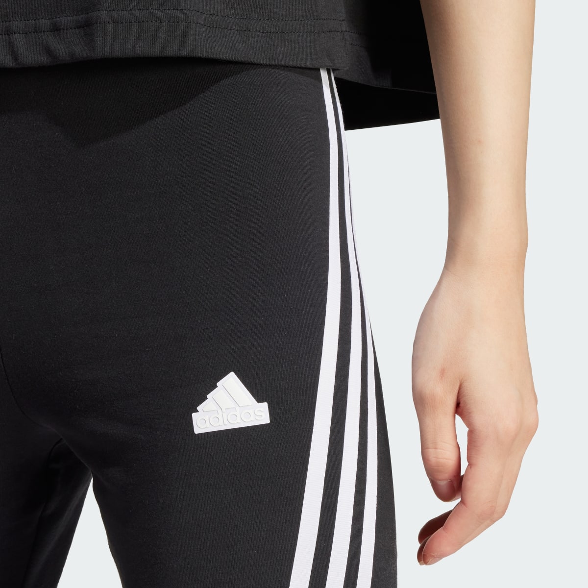 Adidas Future Icons 3-Streifen kurze Leggings. 5