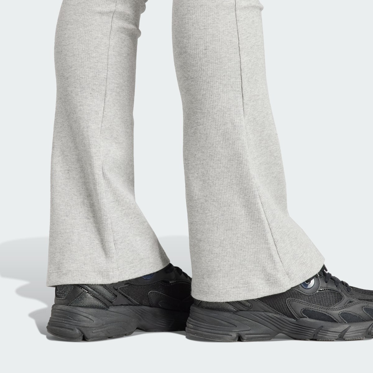 Adidas Pantaloni Essentials Rib Flared. 6