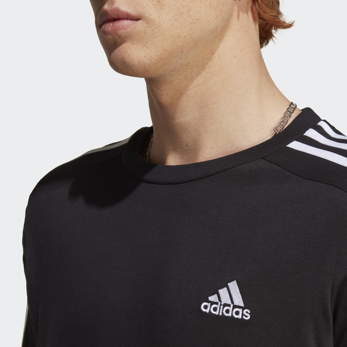 Adidas T-shirt em Jersey Simples 3-Stripes Essentials. 7