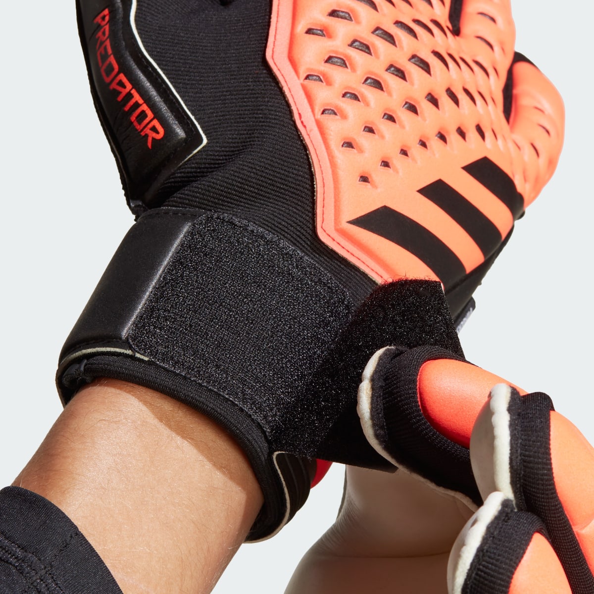 Adidas Predator Match Fingersave Gloves. 4