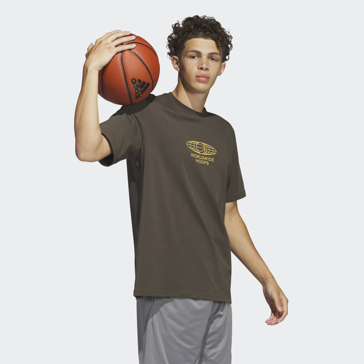 Adidas Playera Estampada Worldwide Hoops Globe Basketball. 4