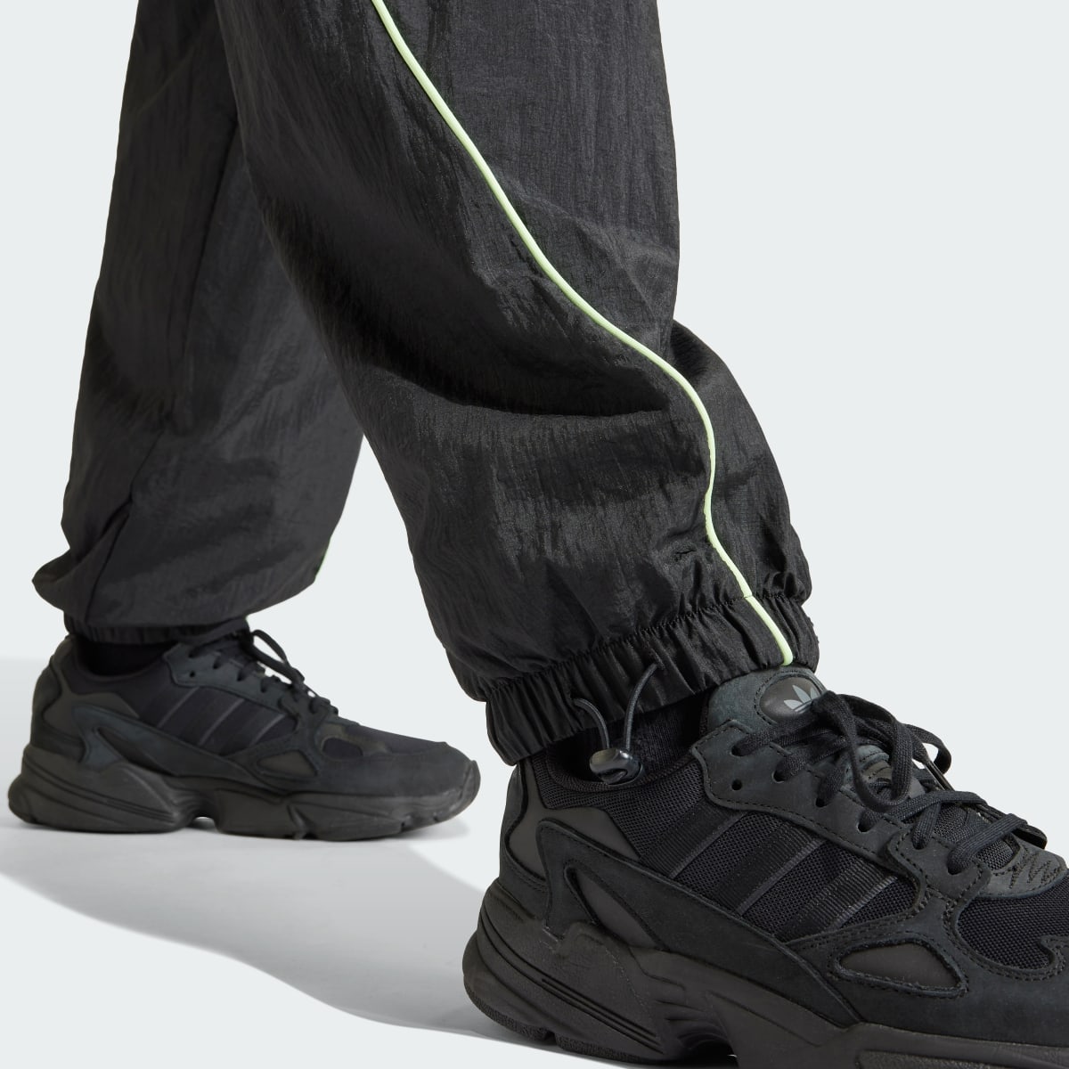 Adidas Pantalon Parachute ample. 6