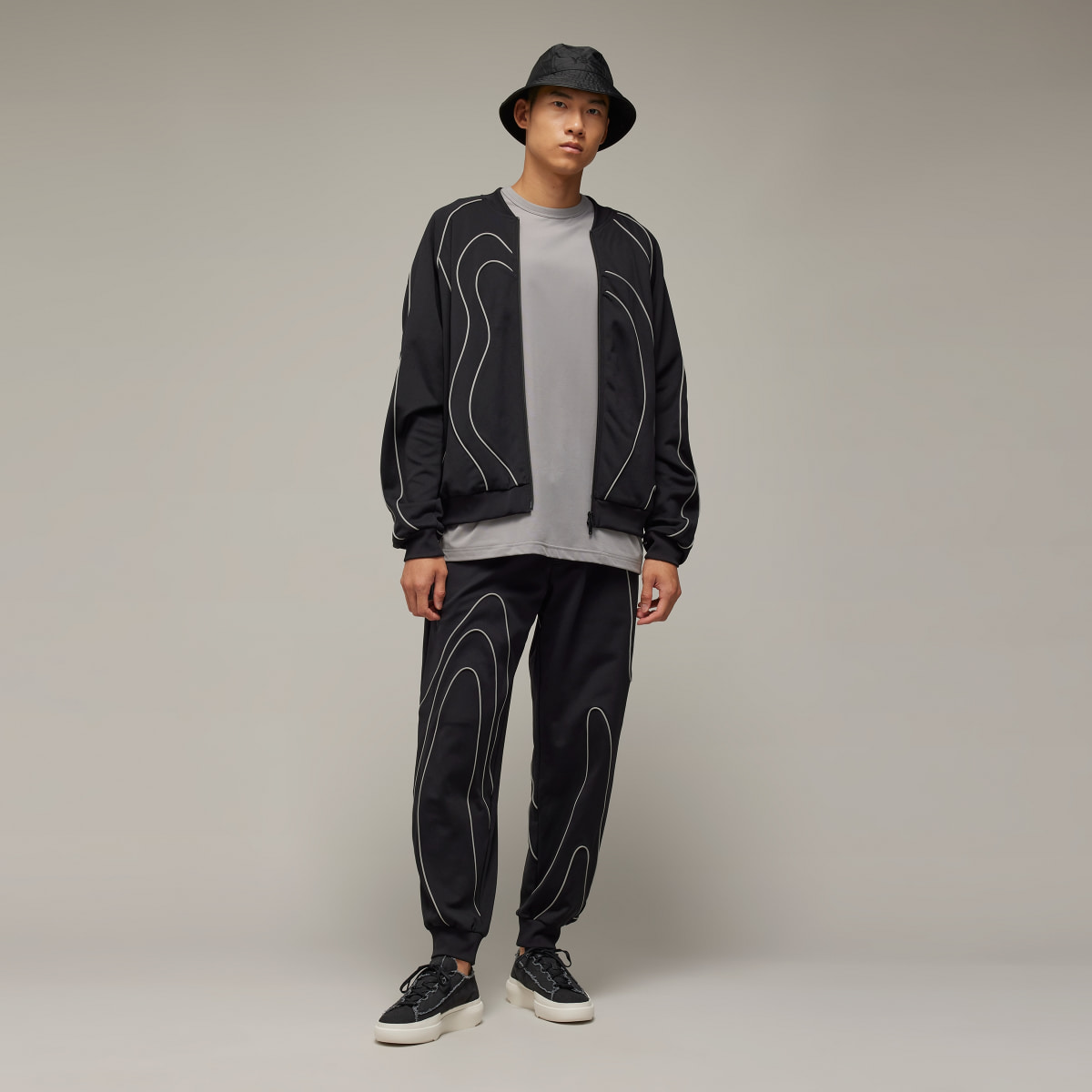 Adidas M TRACK PANT. 4