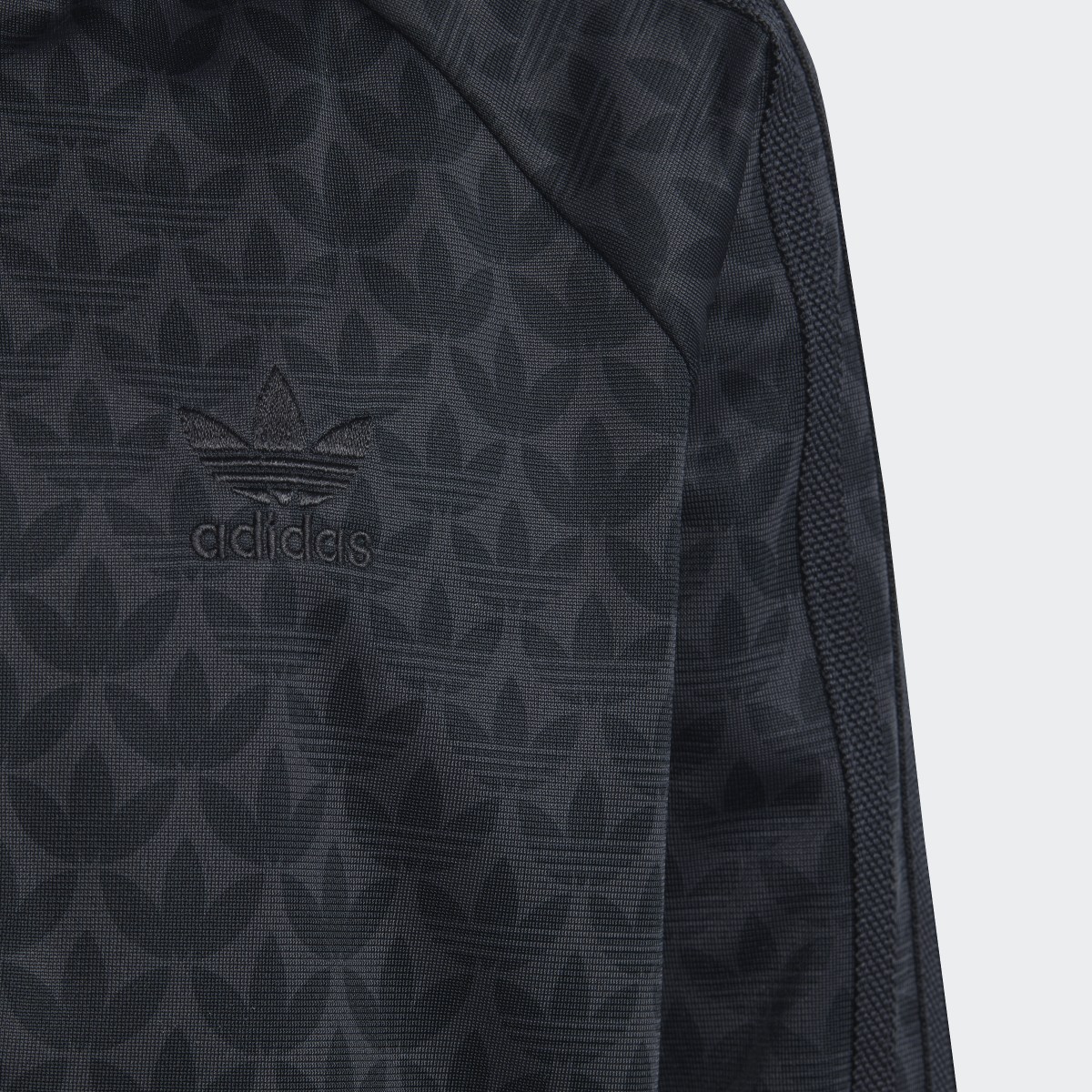 Adidas Survêtement à imprimé monogramme. 11