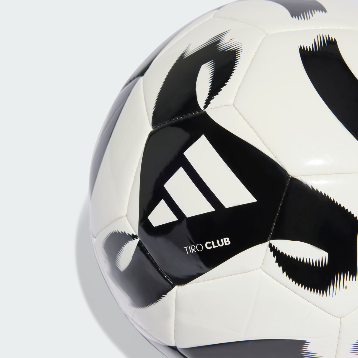 Adidas Ballon Tiro Club. 4