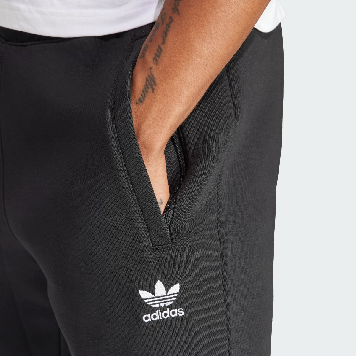 Adidas Trefoil Essentials Pants. 4