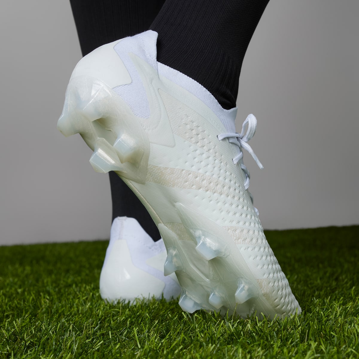 Adidas Botas de Futebol Predator Accuracy.1 Low – Piso Firme. 8