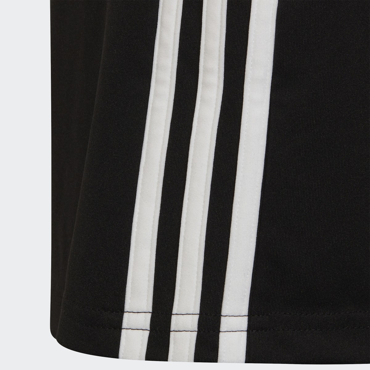 Adidas Short Tiro Essentials. 4