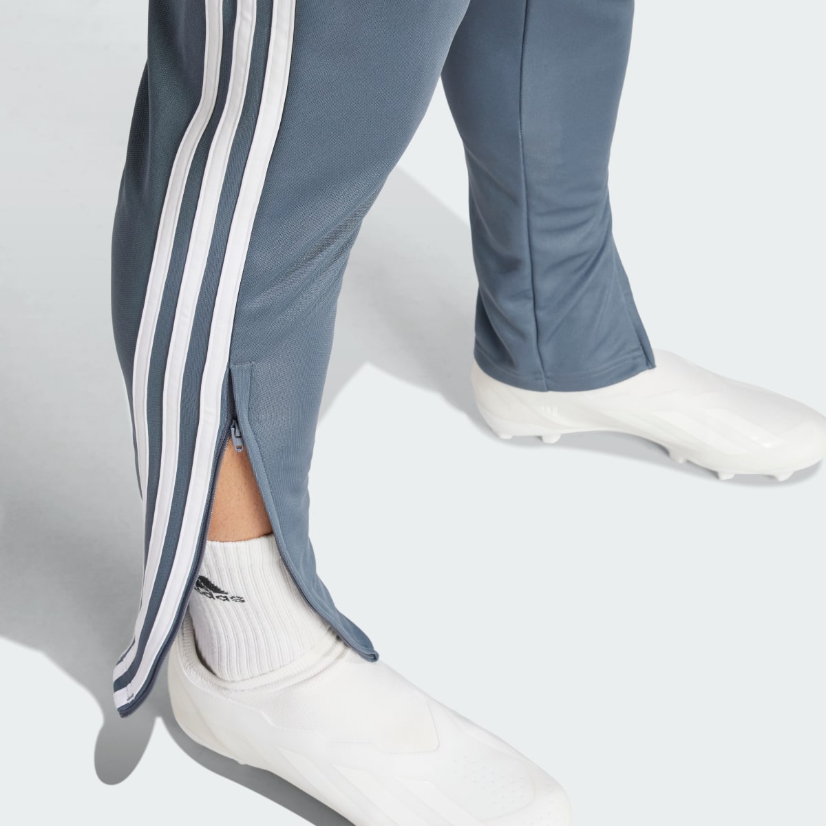 Adidas Pantalón entrenamiento Tiro 24. 8