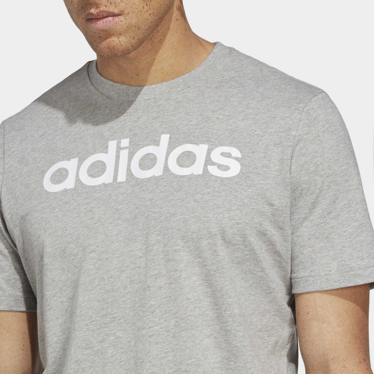 Adidas Playera Essentials Logo Lineal Bordado Tejido Jersey. 6