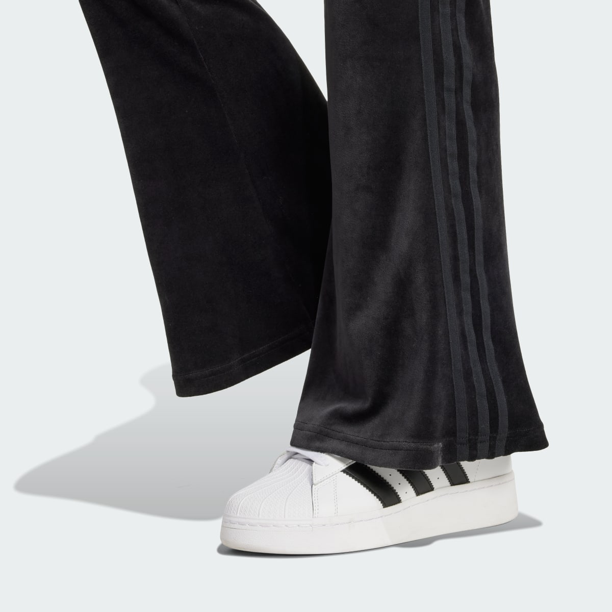 Adidas Pantalon évasé velours froissé. 6