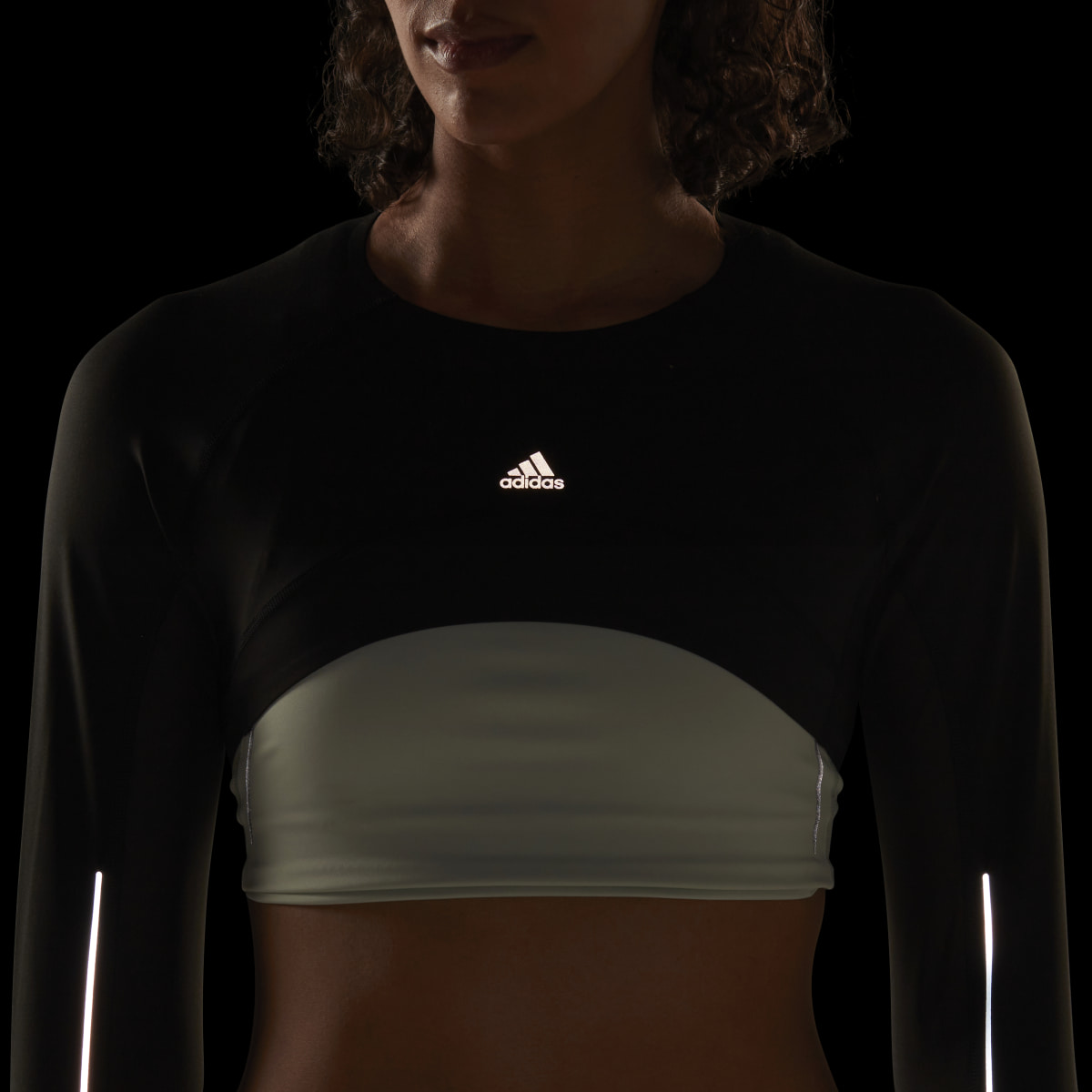 Adidas Top Bolero de Entrenamiento HIIT 45 Segundos. 7