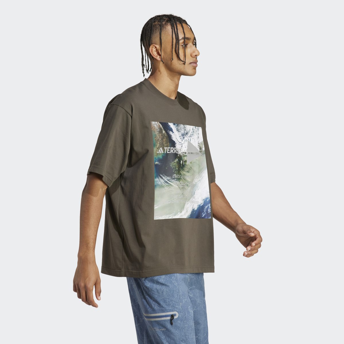 Adidas T-shirt Terrex + and wander Graphic (Neutral). 4