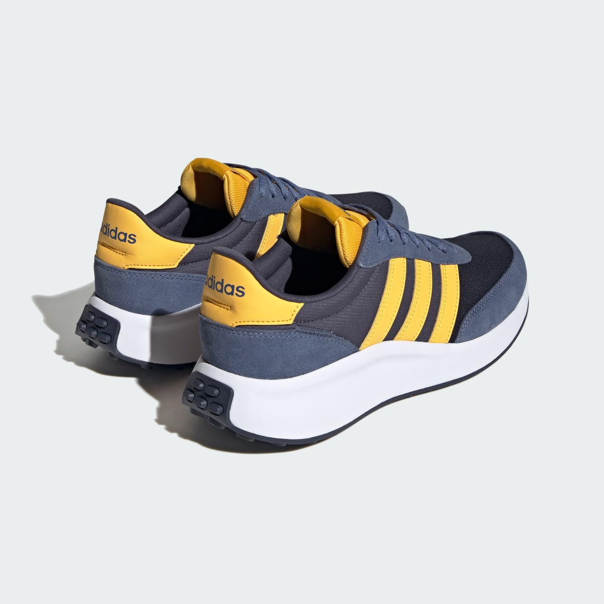 Adidas Zapatilla Run 70s Lifestyle Running. 6