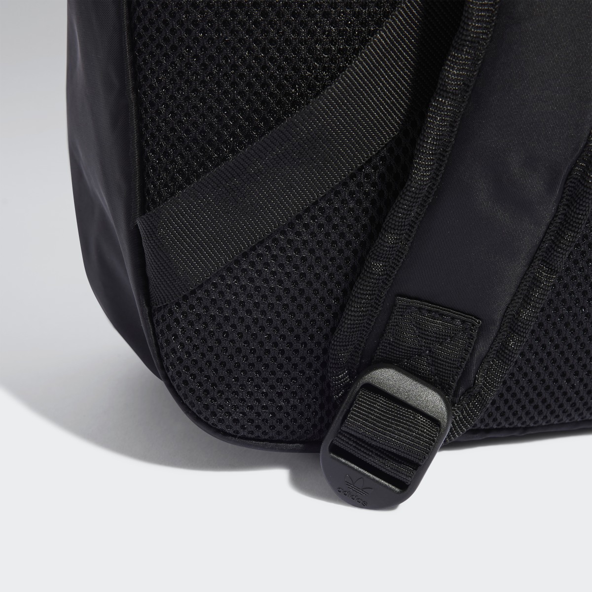 Adidas Adicolor Archive Backpack. 7