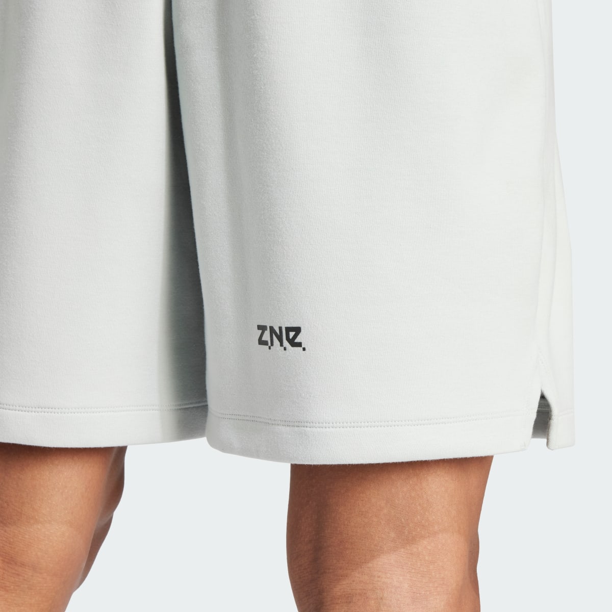 Adidas Pantalón corto Z.N.E. Premium. 6
