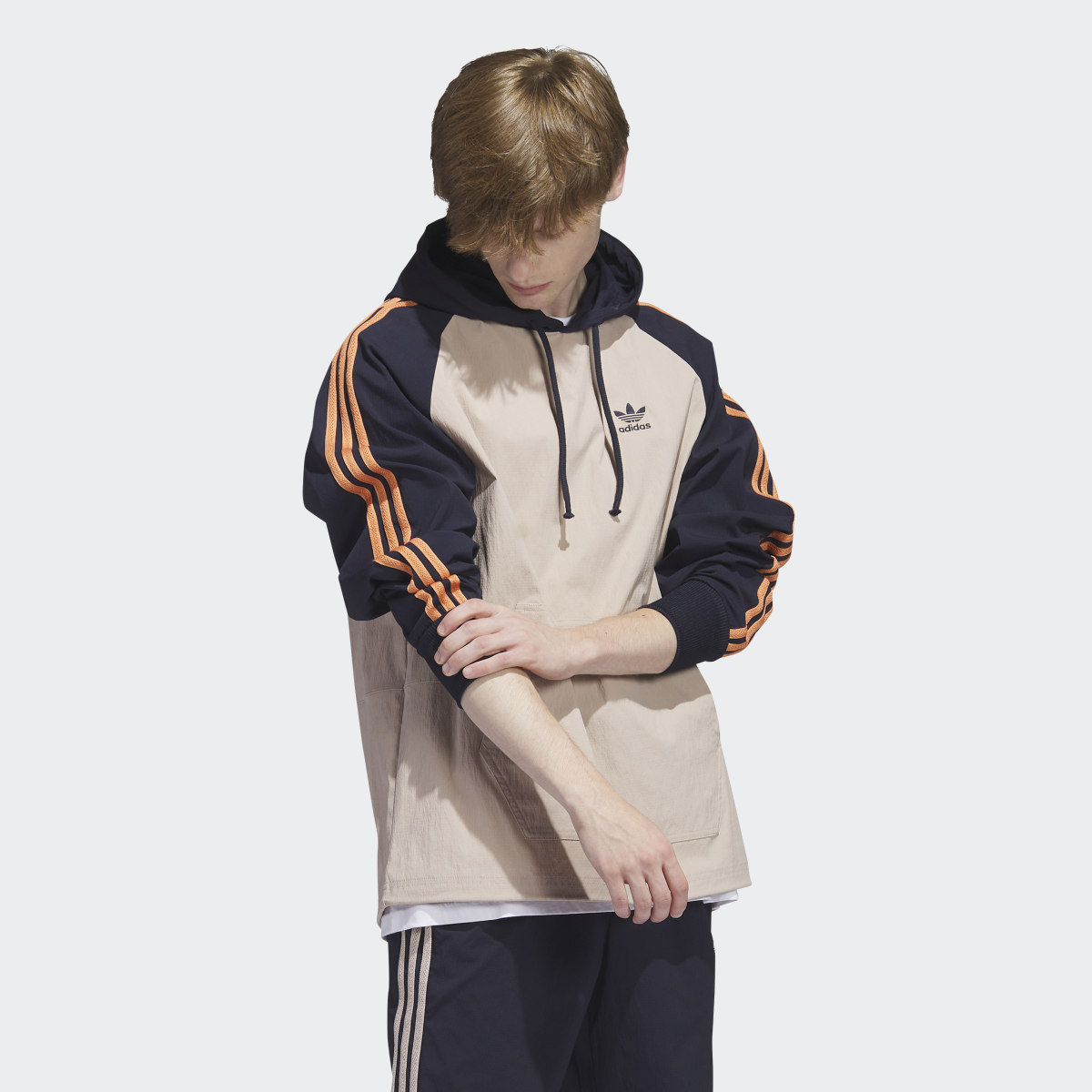 Adidas Cortavientos con capucha SST IC5537