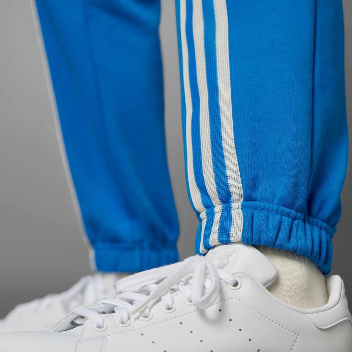 Adidas Adicolor 70s 3-Stripes Sweatpants. 7