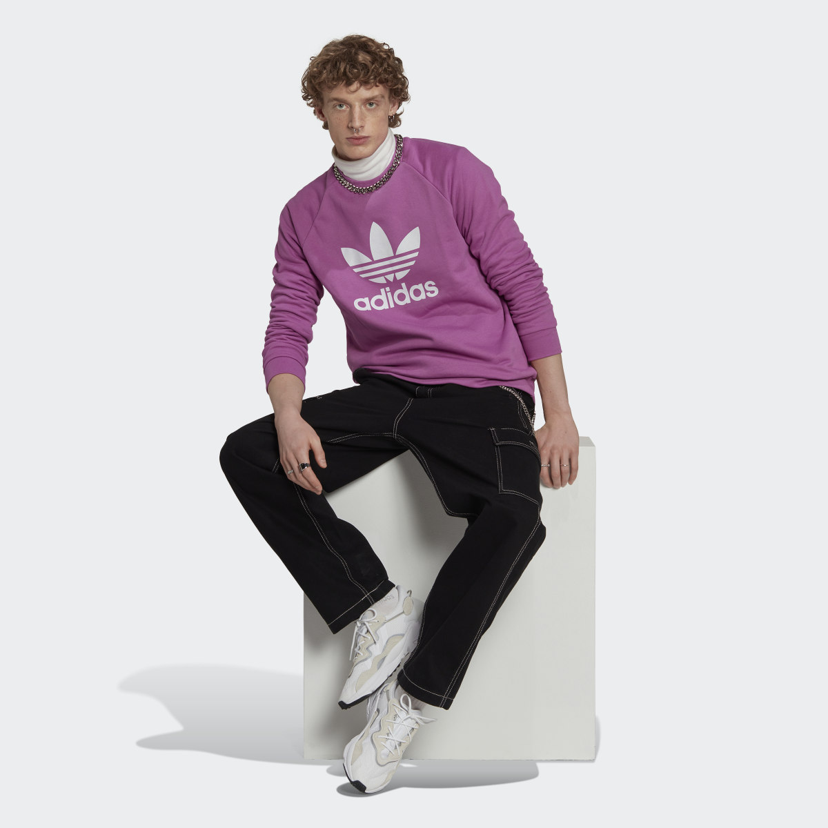 Adidas adicolor Classics Trefoil Sweatshirt. 4