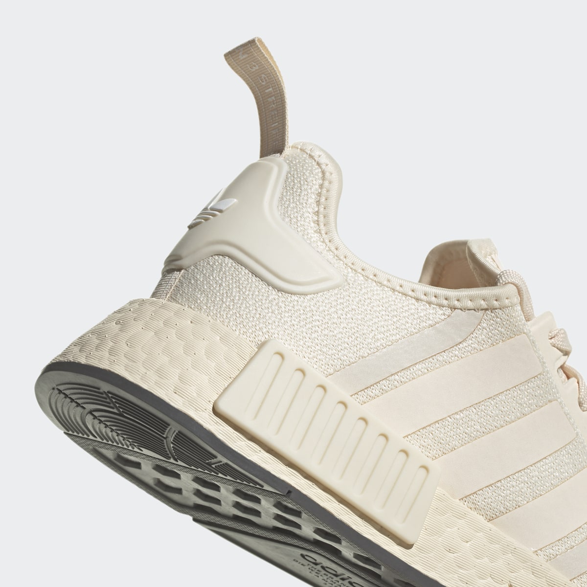 Adidas Tenis NMD_R1. 11