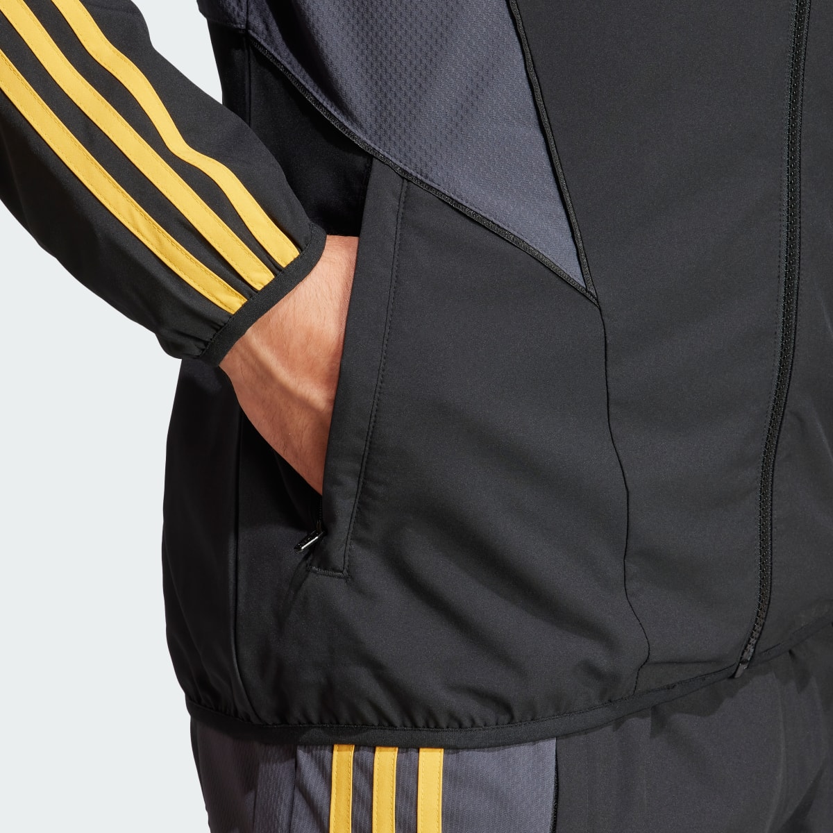 Adidas Casaco Anthem do Real Madrid. 8