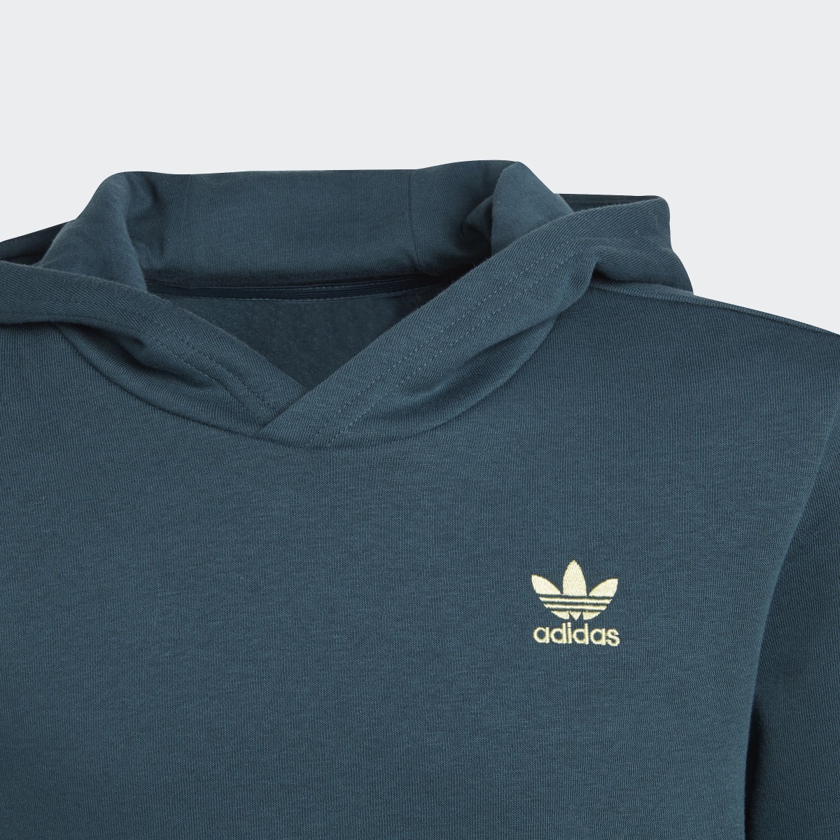 Adidas Adicolor Hoodie. 4