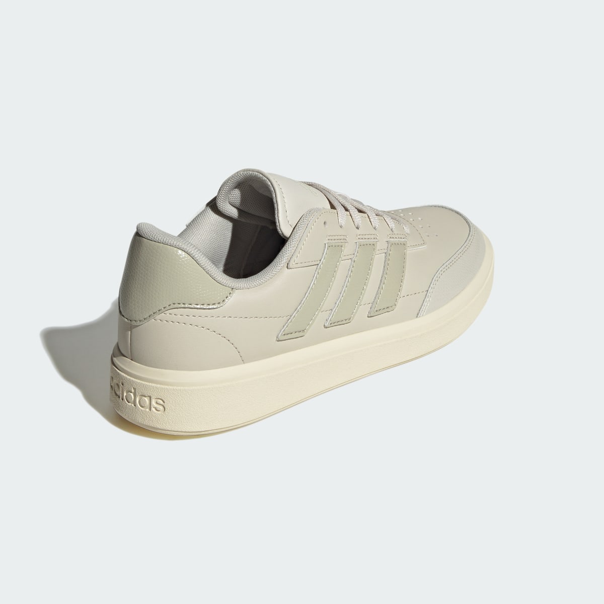 Adidas COURTBLOCK. 6