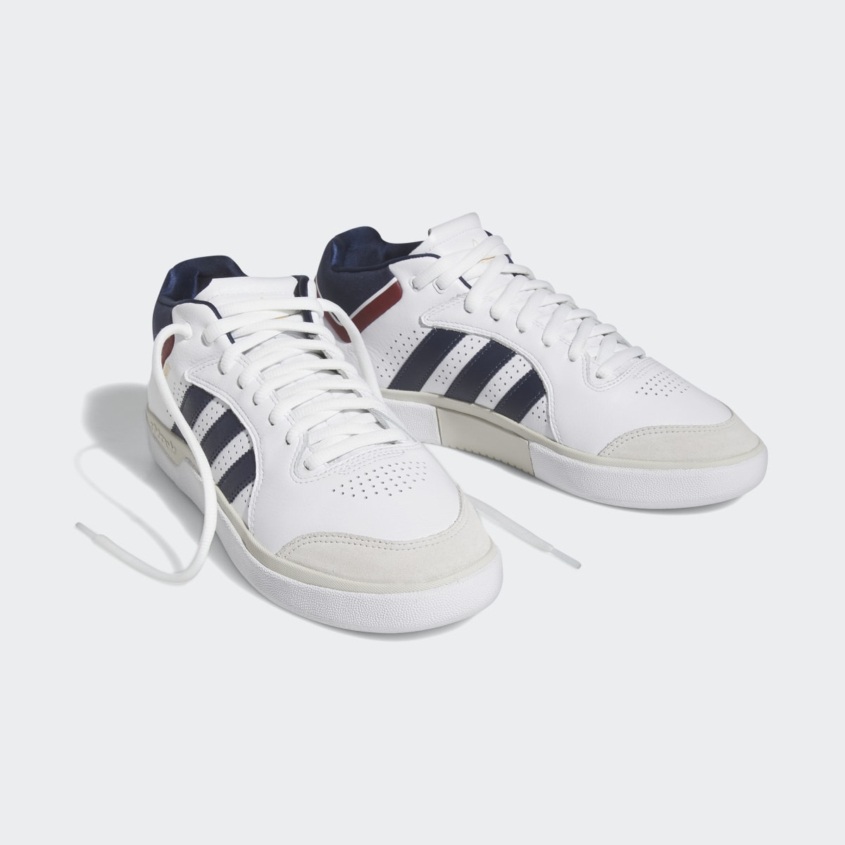 Adidas Tenis Tyshawn. 5