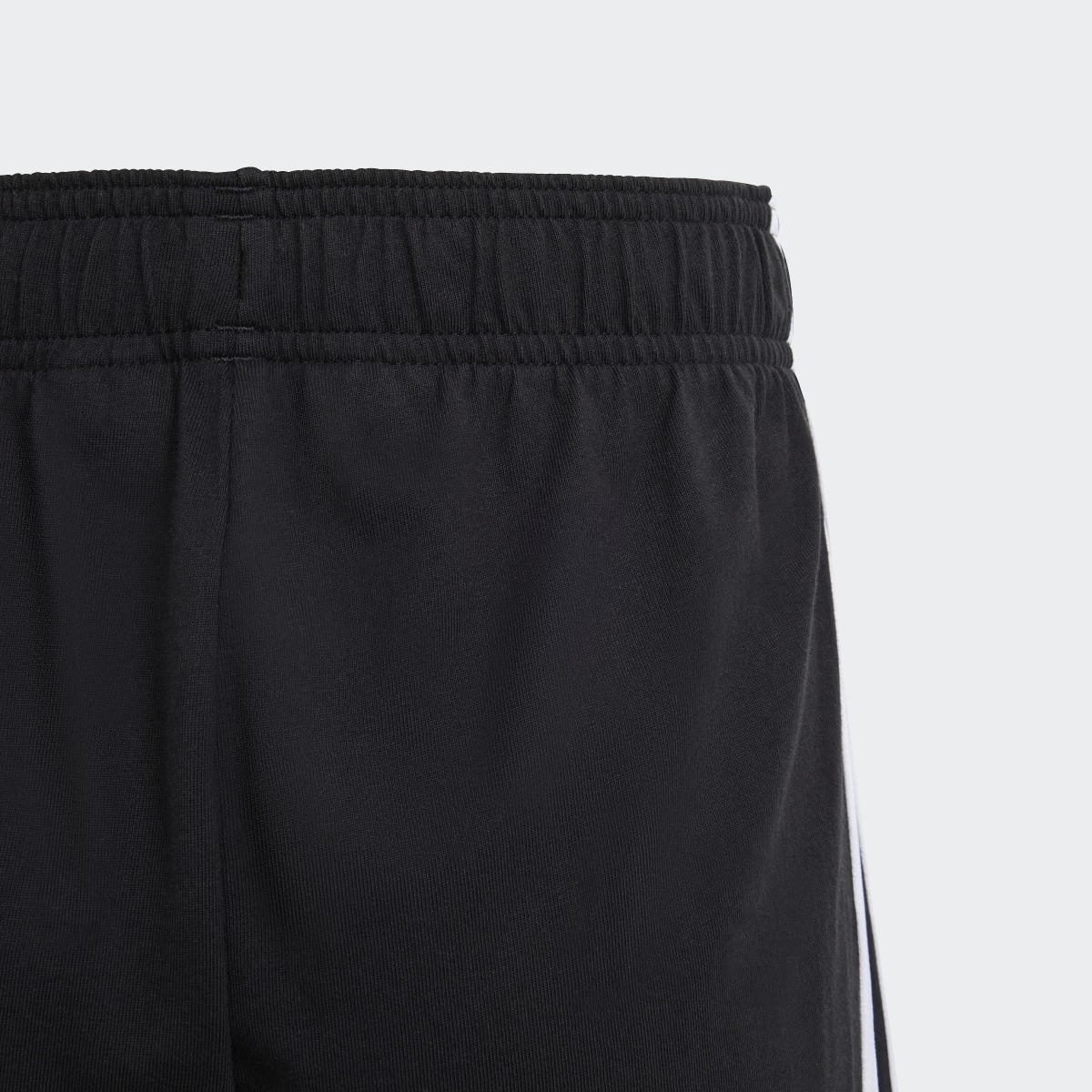 Adidas Essentials 3-Streifen Knit Shorts. 5