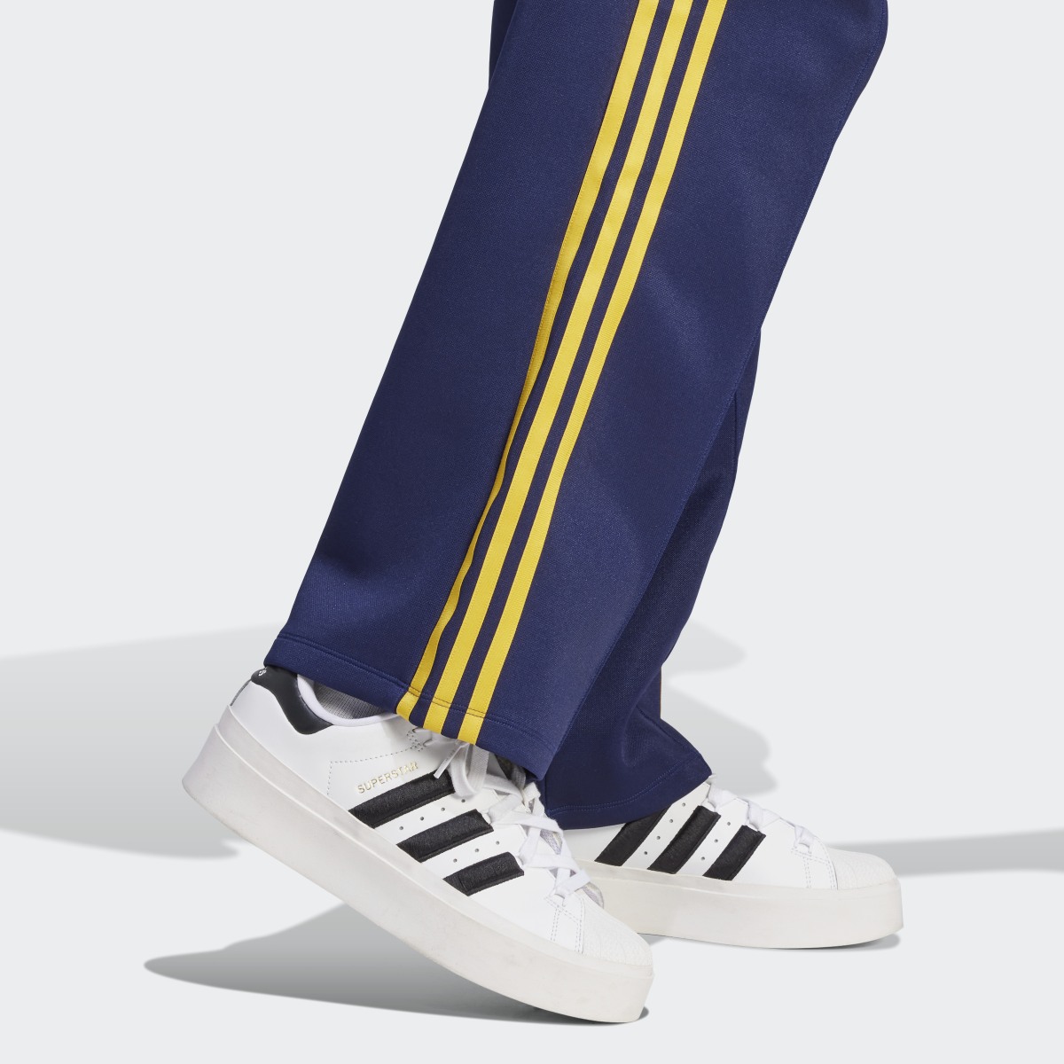 Adidas Calças Oversize SST Adicolor Classics. 6
