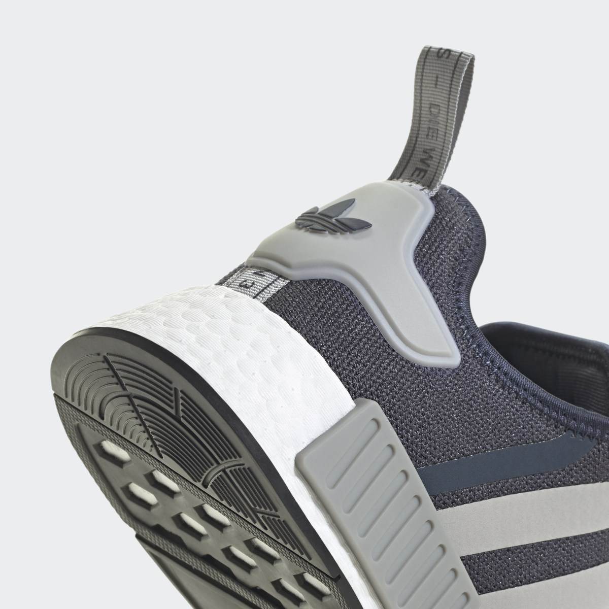 Adidas Tenis NMD_R1. 10