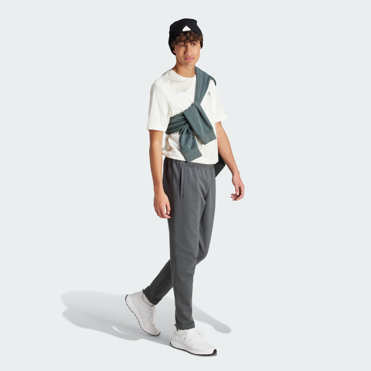 Adidas Pantaloni Future Icons Badge of Sport. 4