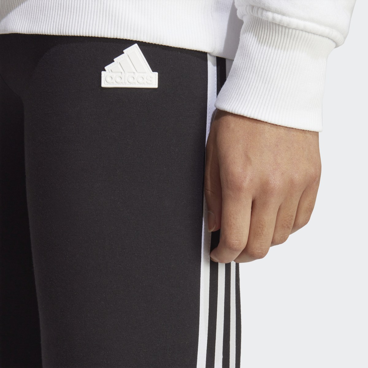 Adidas Leggings 3-Stripes Future Icons. 6