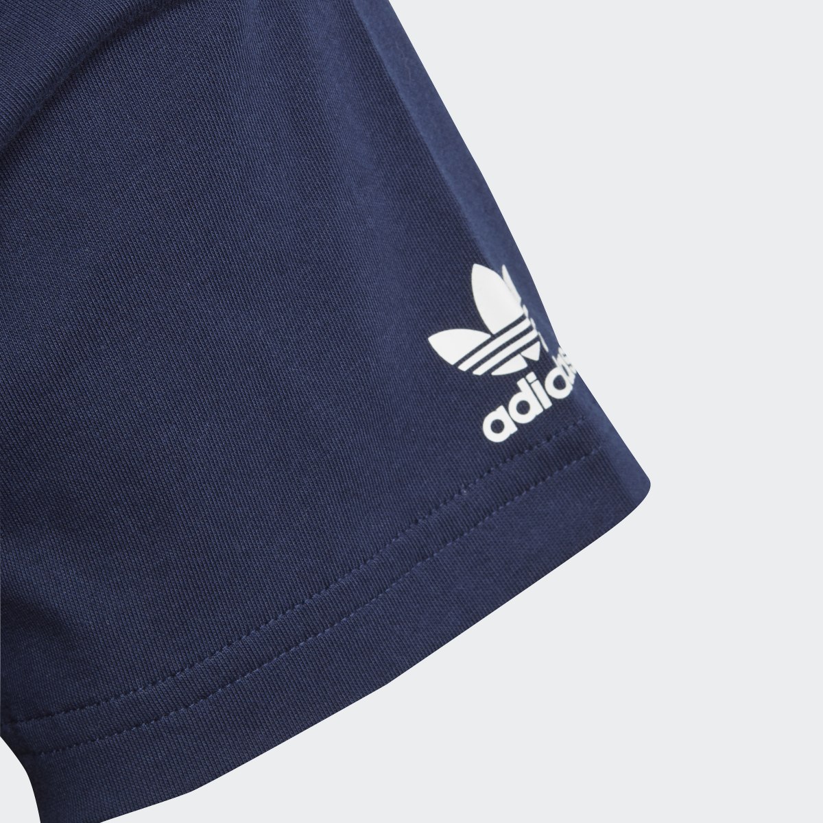 Adidas TEE. 5