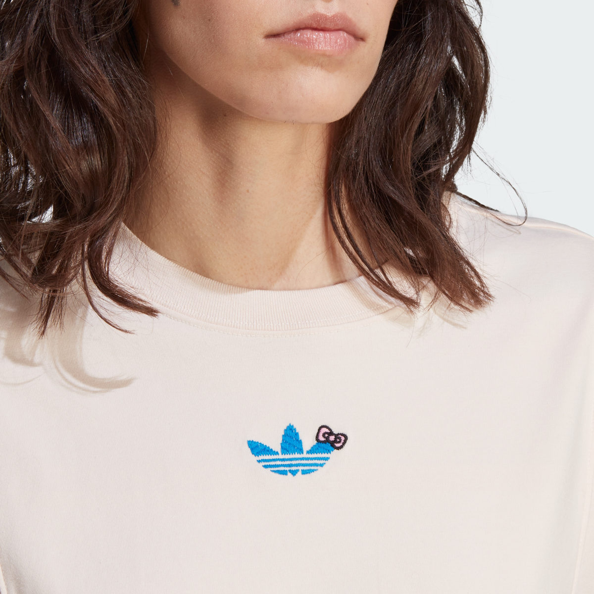 Adidas Playera adidas Originals x Hello Kitty. 6