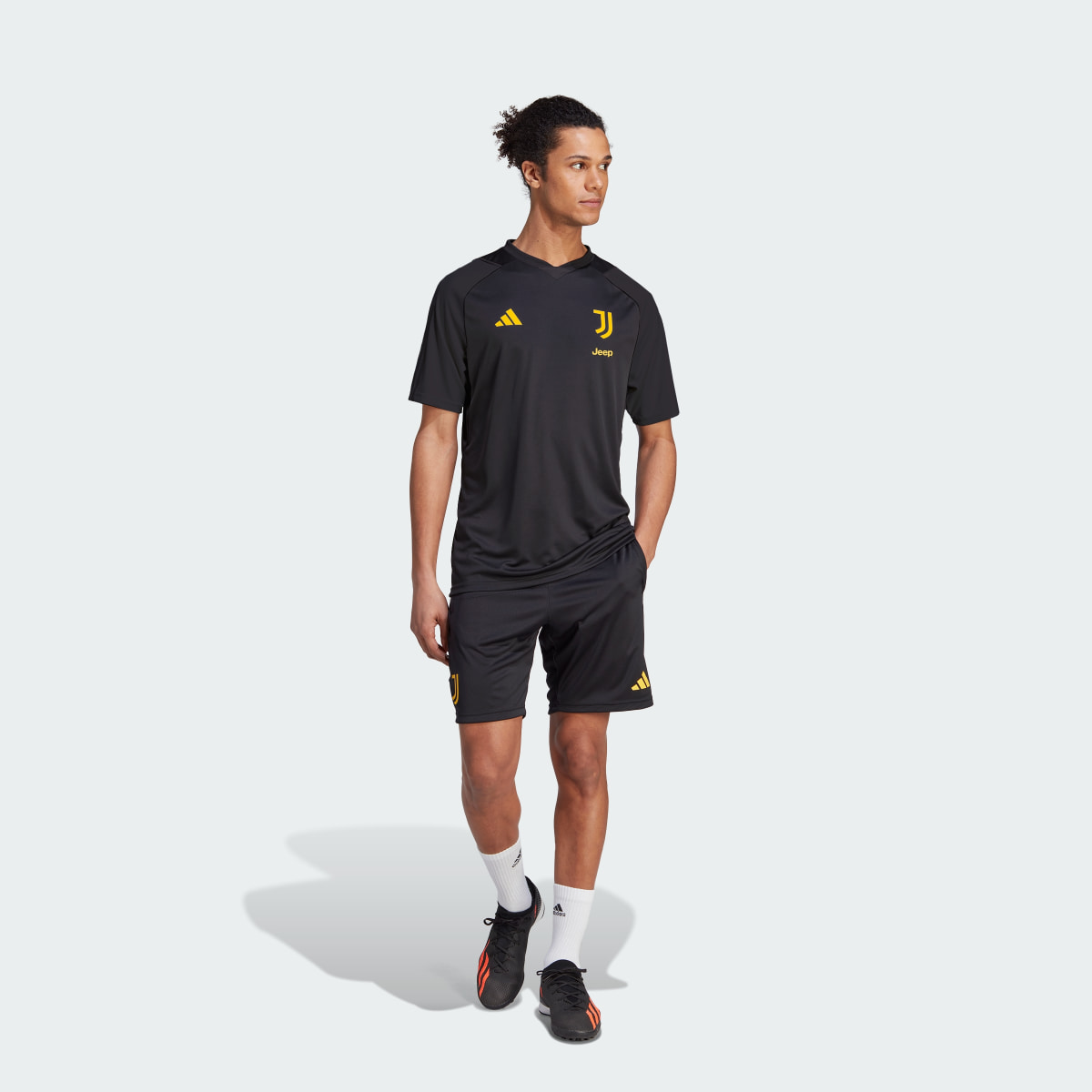 Adidas Juventus Tiro 23 Training Şortu. 5