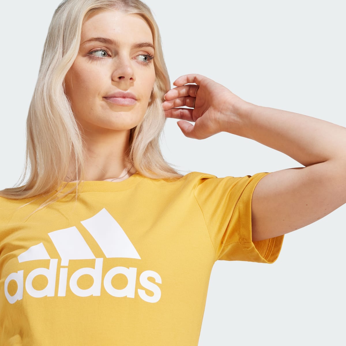 Adidas Playera LOUNGEWEAR Essentials Logo. 6