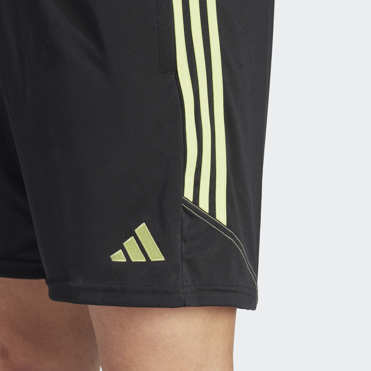 Adidas Short da allenamento Tiro 23 Club. 5