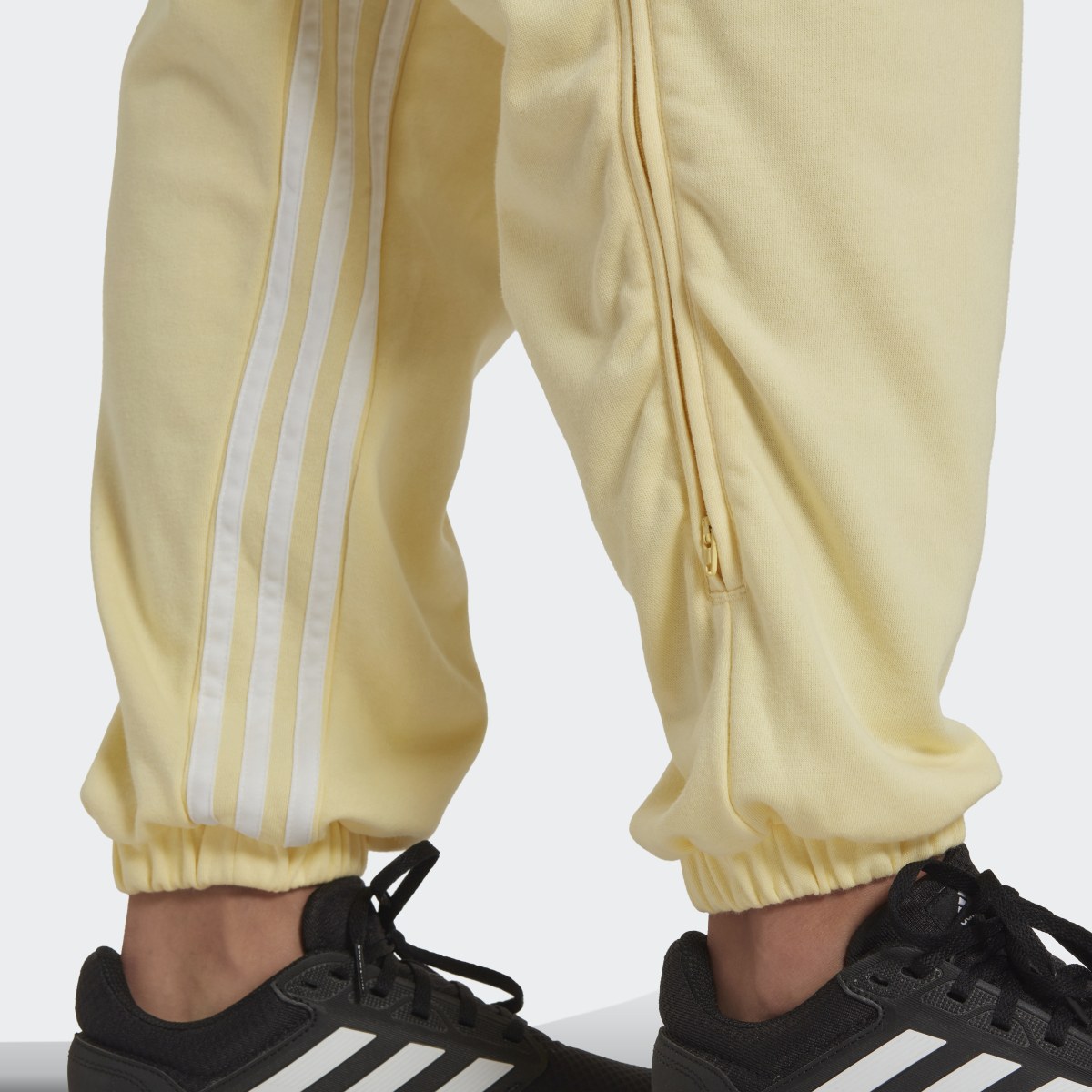 Adidas Pants Hyperglam 3 Franjas Holgados Puño Ajustado con Cierres Laterales. 5