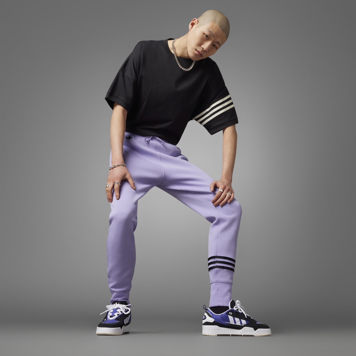 Adidas Adicolor Neuclassics Sweatpants. 9