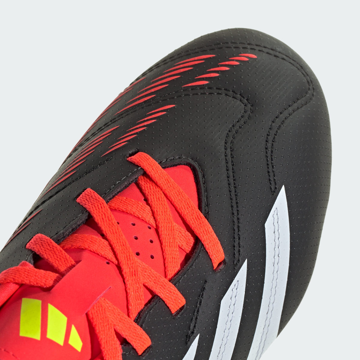 Adidas Bota de fútbol Predator Club versátil. 10