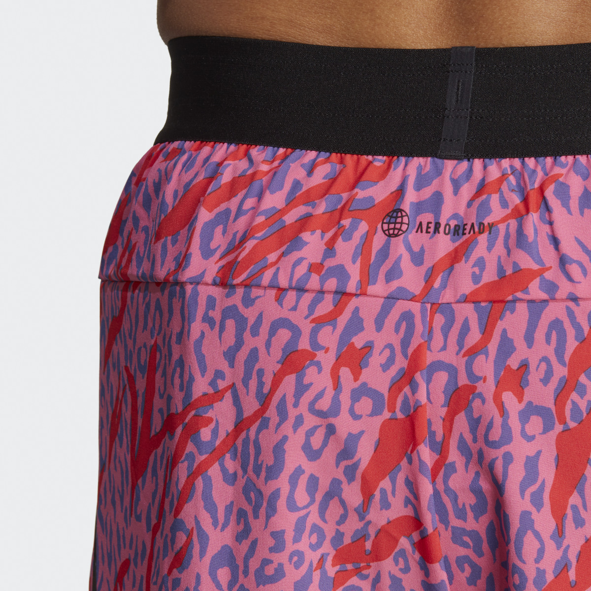 Adidas Shorts HIIT Estampado Animal Curados por Cody Rigsby. 6