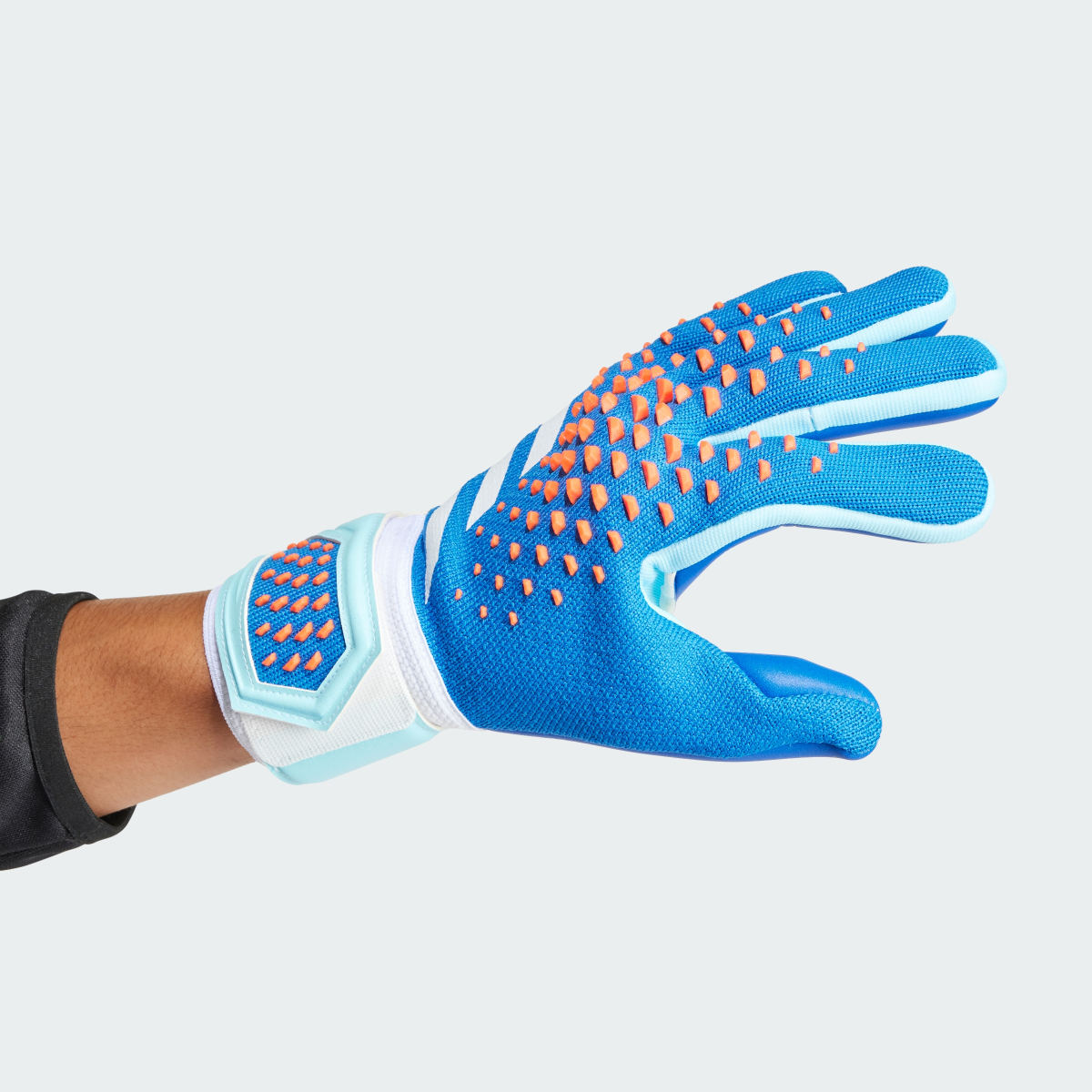 Adidas Predator League Gloves. 5