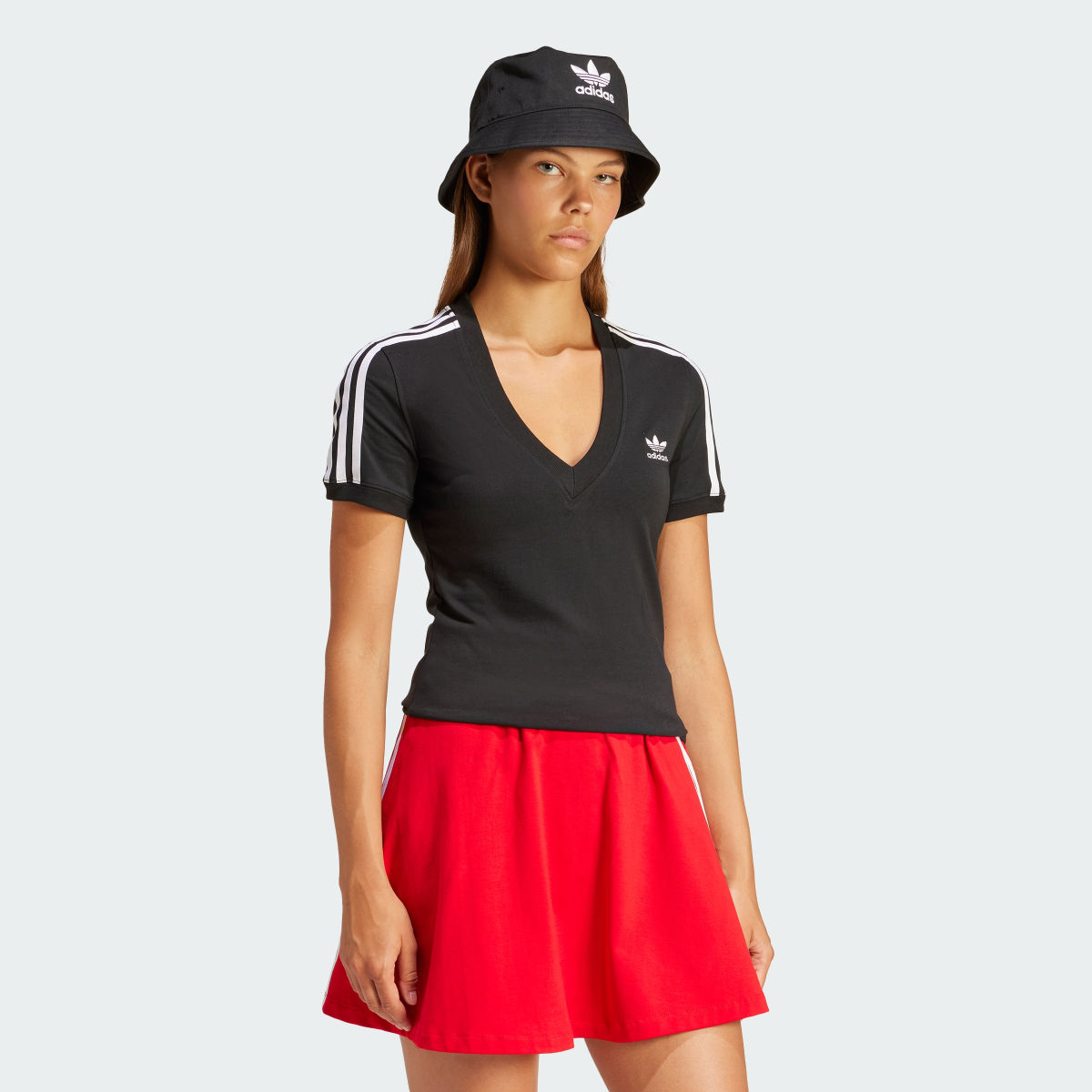 Adidas T-shirt Justa com Gola em V 3-Stripes. 4