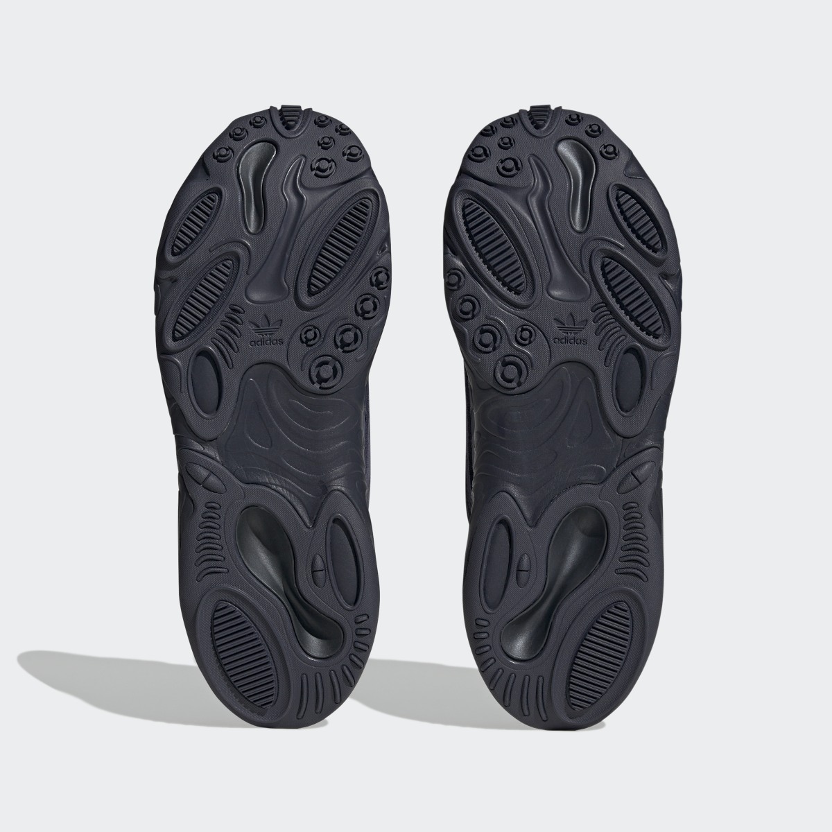 Adidas Chaussure Oznova. 4