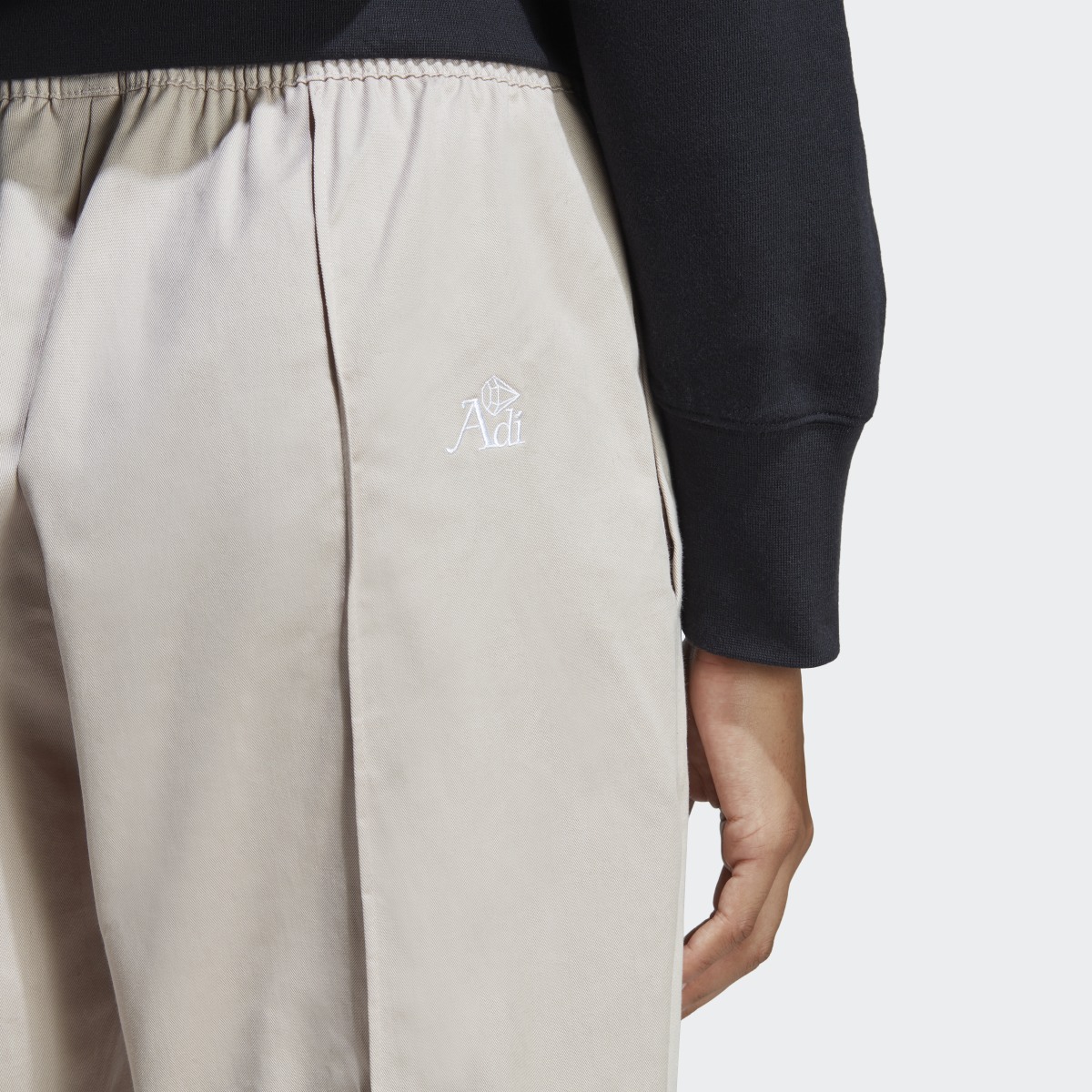 Adidas Pantalon ample avec graphismes inspirés des cristaux de guérison. 8
