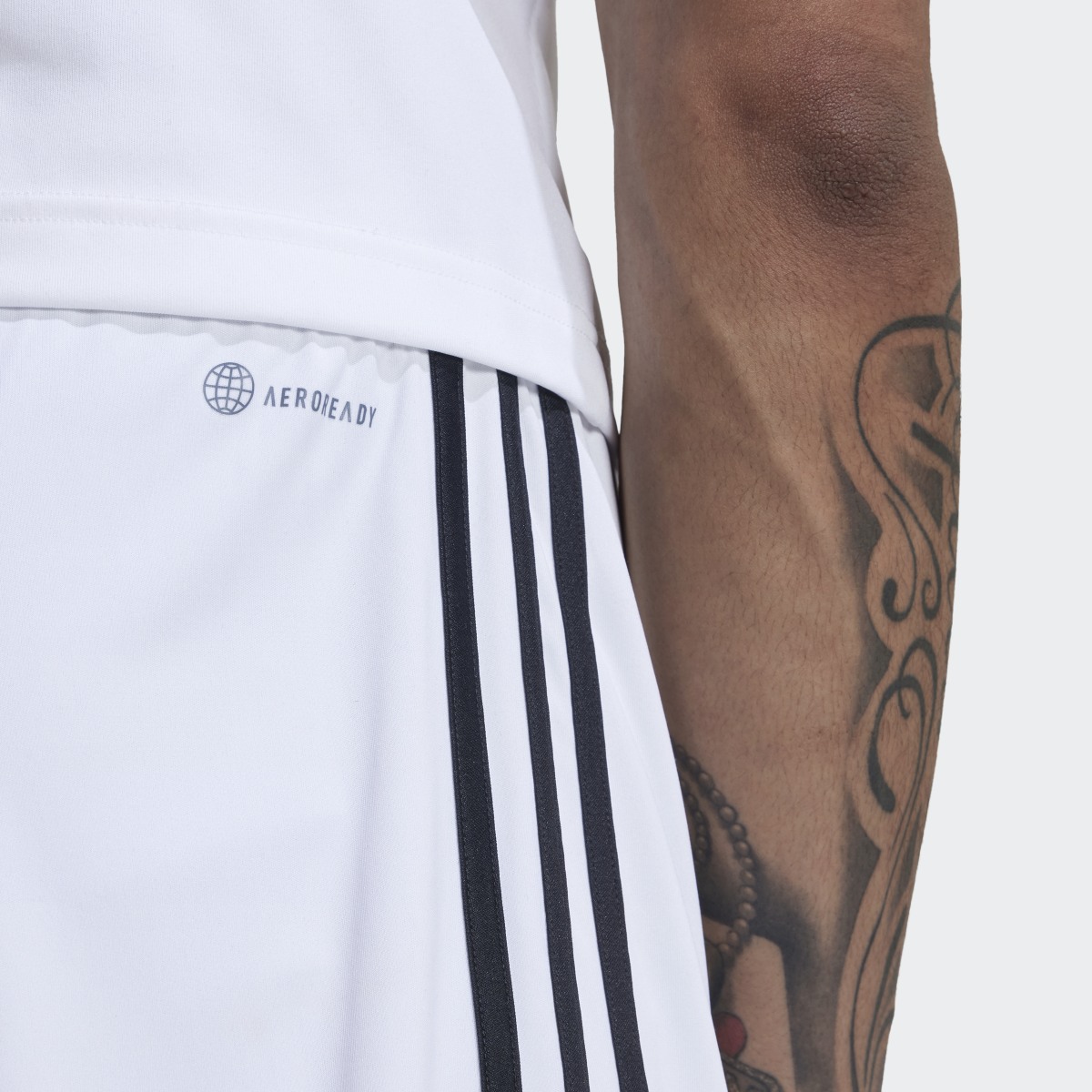 Adidas Juventus 22/23 İç Saha Şortu. 6